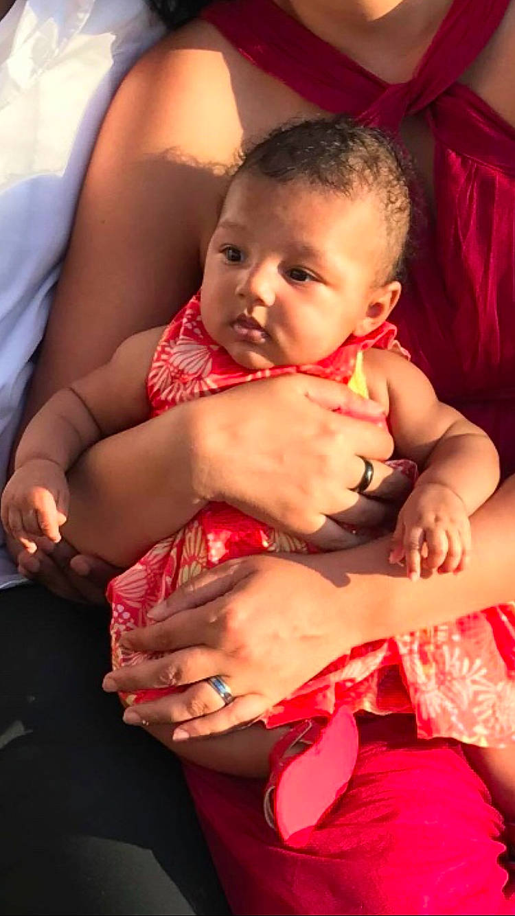 Kalissa a rejoint le concours — aidez-le/la à gagner de superbes lots ! abdomen, baby, cheek, child, daughter, finger, flesh, hand, human_body, leg, mouth, muscle, nail, person, pink, skin, thigh, thumb, toddler