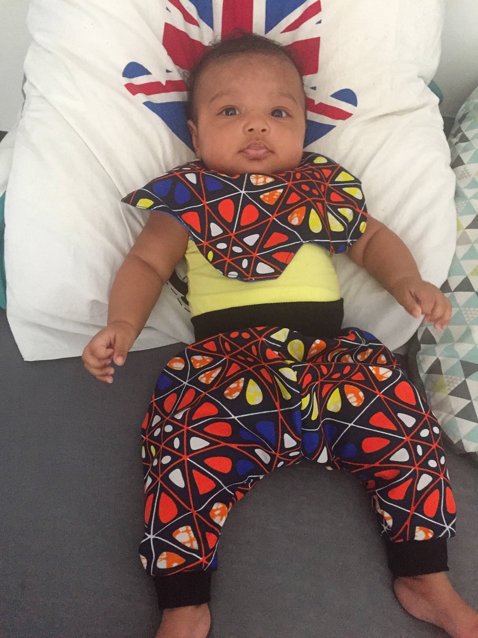 Kalissa participe au concours pour gagner de l'argent avec cette photo : baby, baby_products, baby_toddler_clothing, child, joint, leg, male, pattern, people, person, sleeve, toddler