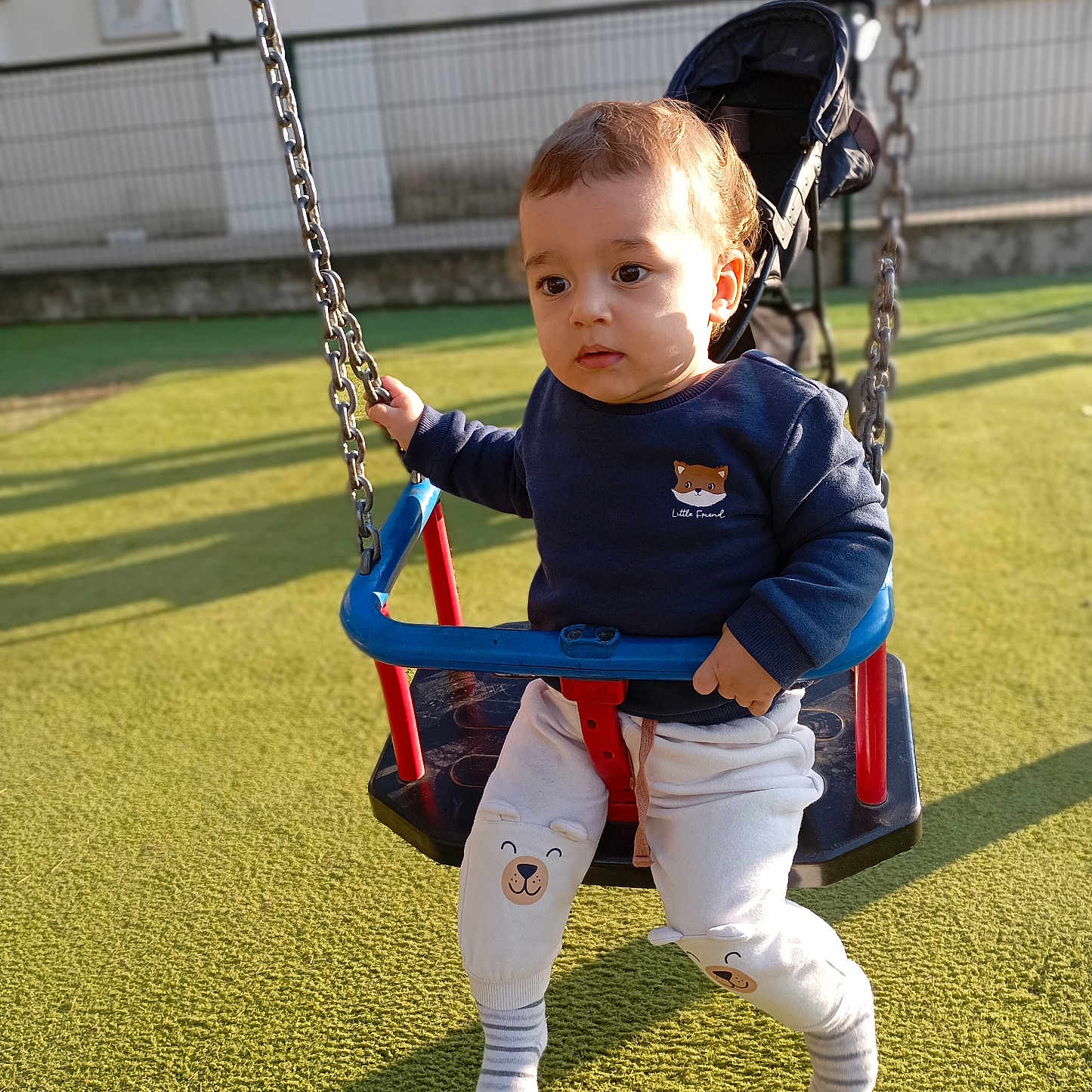 Ayaz participe au concours pour gagner de l'argent avec cette photo : child, toddler, swing, playground, outdoor, sunlight, grass, clothing, pants, sweatshirt, chains, seat, person, baby, cute, expression, toy, play, daylight, park