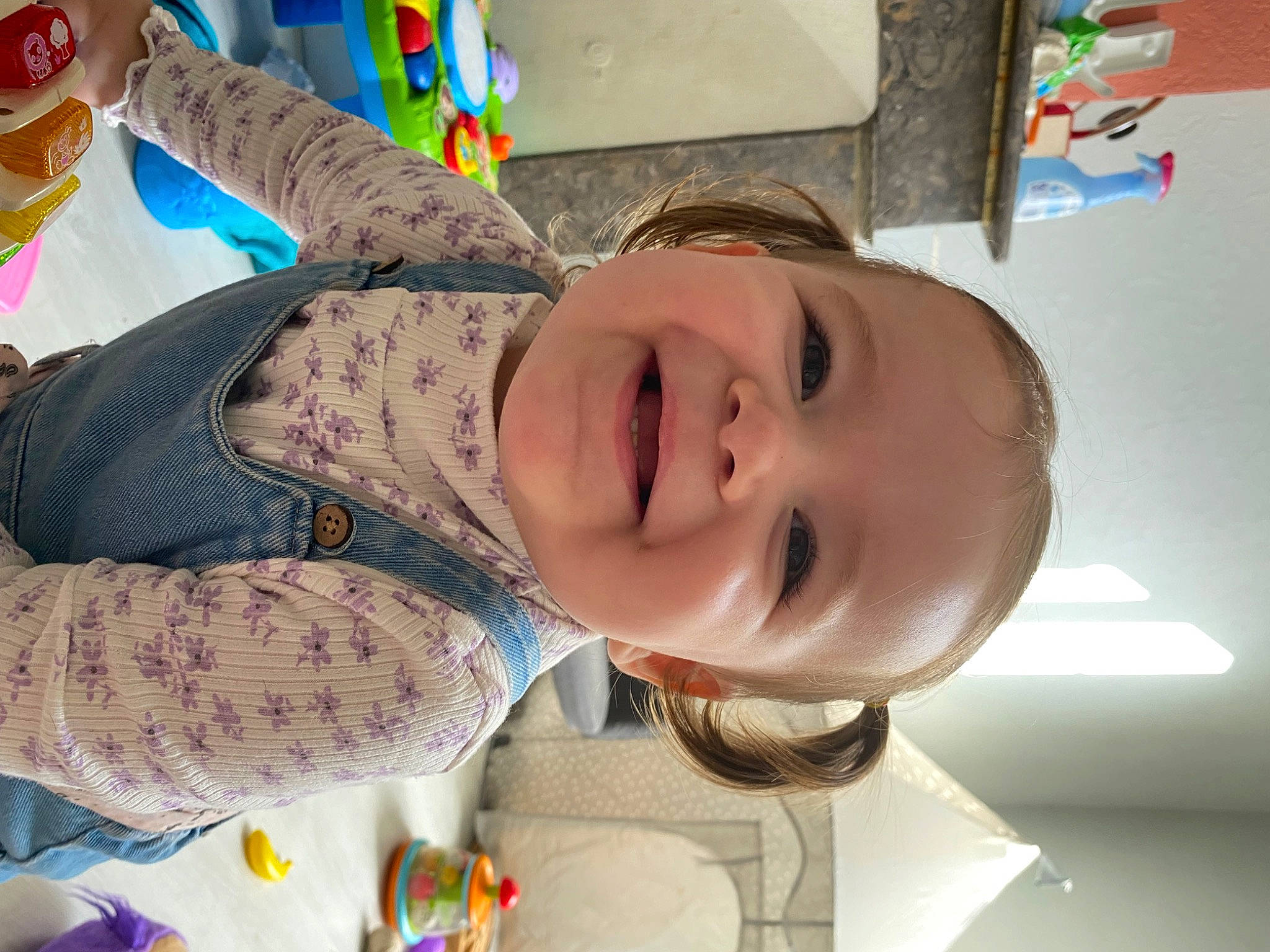 Lydia a rejoint le concours — aidez-le/la à gagner de superbes lots ! baby, baby_laughing, baby_toddler_clothing, cheek, child, face, fun, happy, joy, laugh, mouth, pattern, person, room, skin, sleeve, smile, t_shirt, throat, toddler