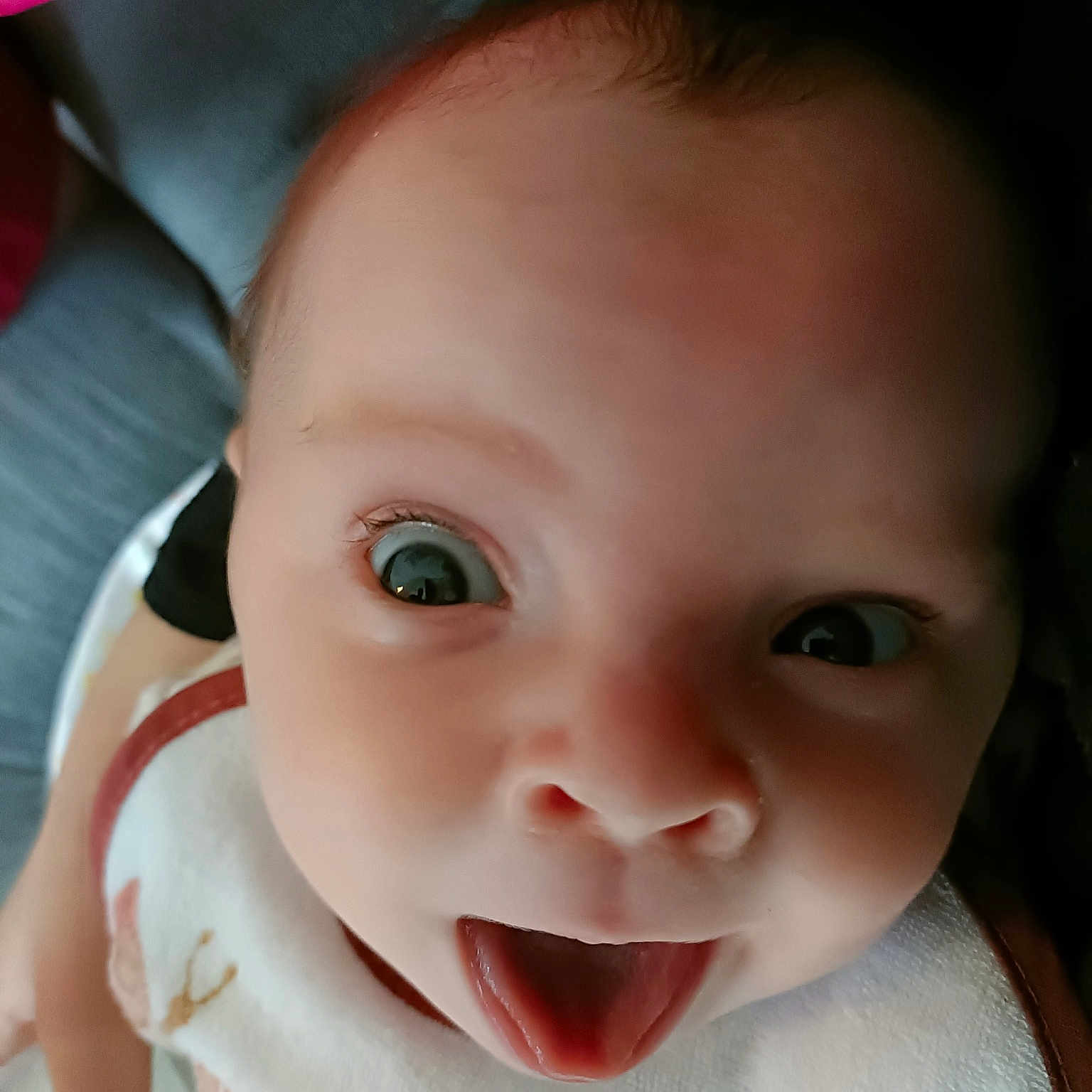 Emma participe au concours pour gagner de l'argent avec cette photo : baby, baby_toddler_clothing, cheek, chin, ear, eyebrow, eyelash, facial_expression, finger, head, iris, lip, mouth, neck, nose, pink, skin, textile, toddler, white