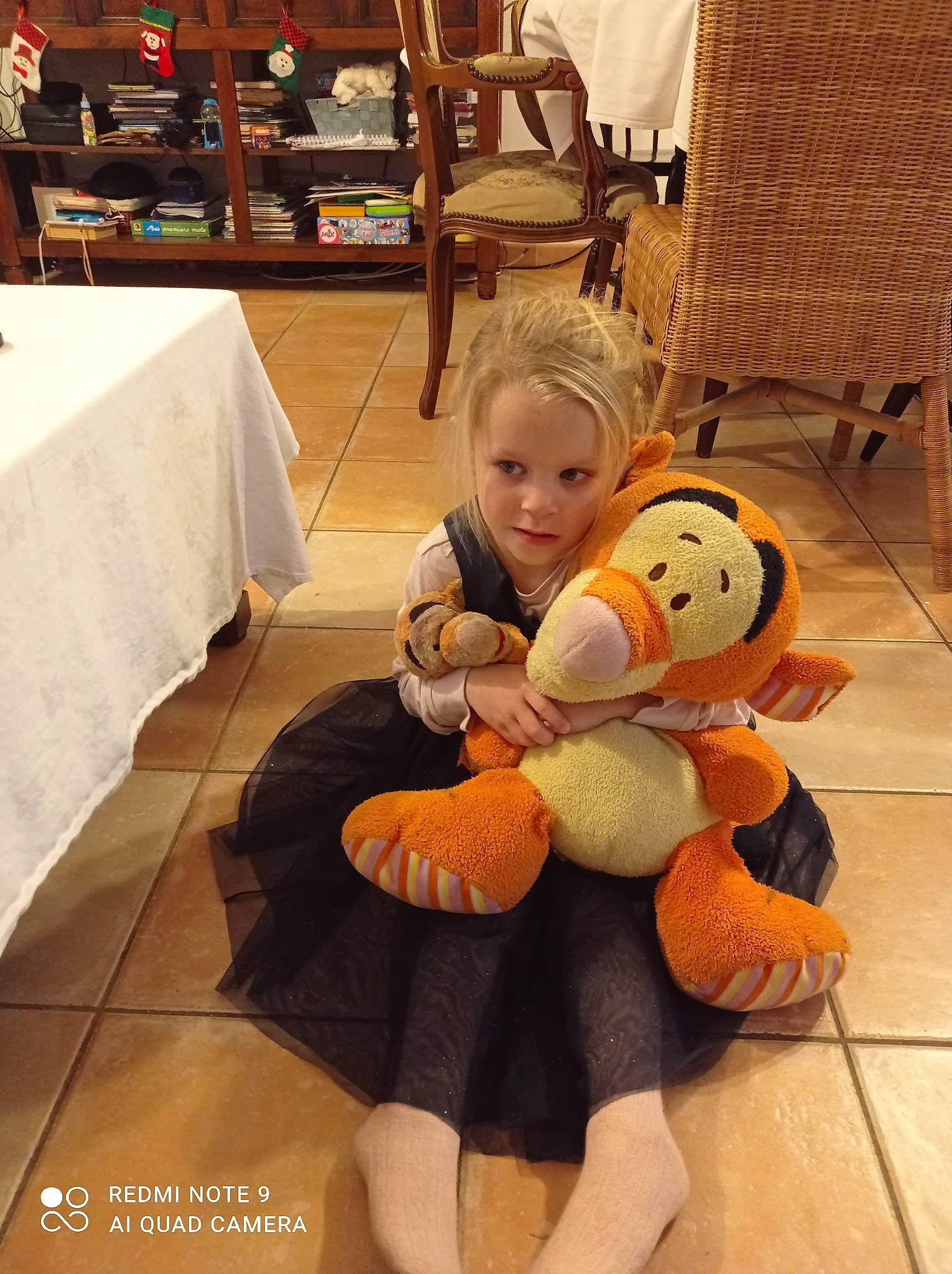 Lila participe au concours pour gagner de l'argent avec cette photo : baby, chair, child, comfort, event, floor, flooring, fun, happy, hardwood, leisure, person, plush, room, sitting, skin, stuffed_toy, textile, toddler, toy