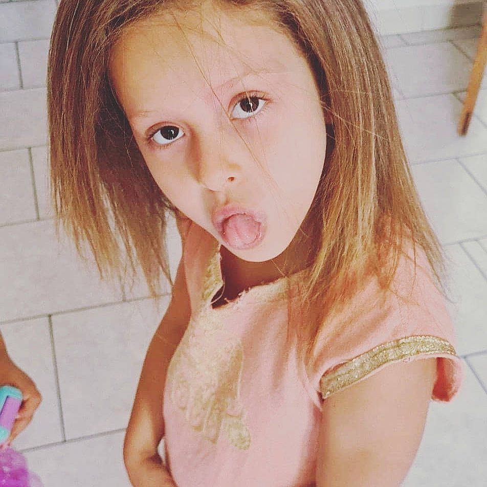 Chainez participe au concours pour gagner de l'argent avec cette photo : beauty, blond, cheek, child, chin, eye, face, hair, head, jaw, lip, mouth, neck, nose, organ, person, pink, selfie, skin, toddler