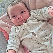 Lyana participe au concours pour gagner de l'argent avec cette photo : baby, baby_bed, blanket, closeup, cozy, cute, expression, face, hair, hand, infant, lying_down, newborn, nursery_item, onesie, pacifier, portrait, smile, soft_texture, star_pattern