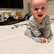 Celio a rejoint le concours — aidez-le/la à gagner de superbes lots ! baby, bed, bedroom, blanket, child, cozy, cute, decor, face, furniture, happy, home, indoor, infant, pajamas, person, sitting, smile, toy, window