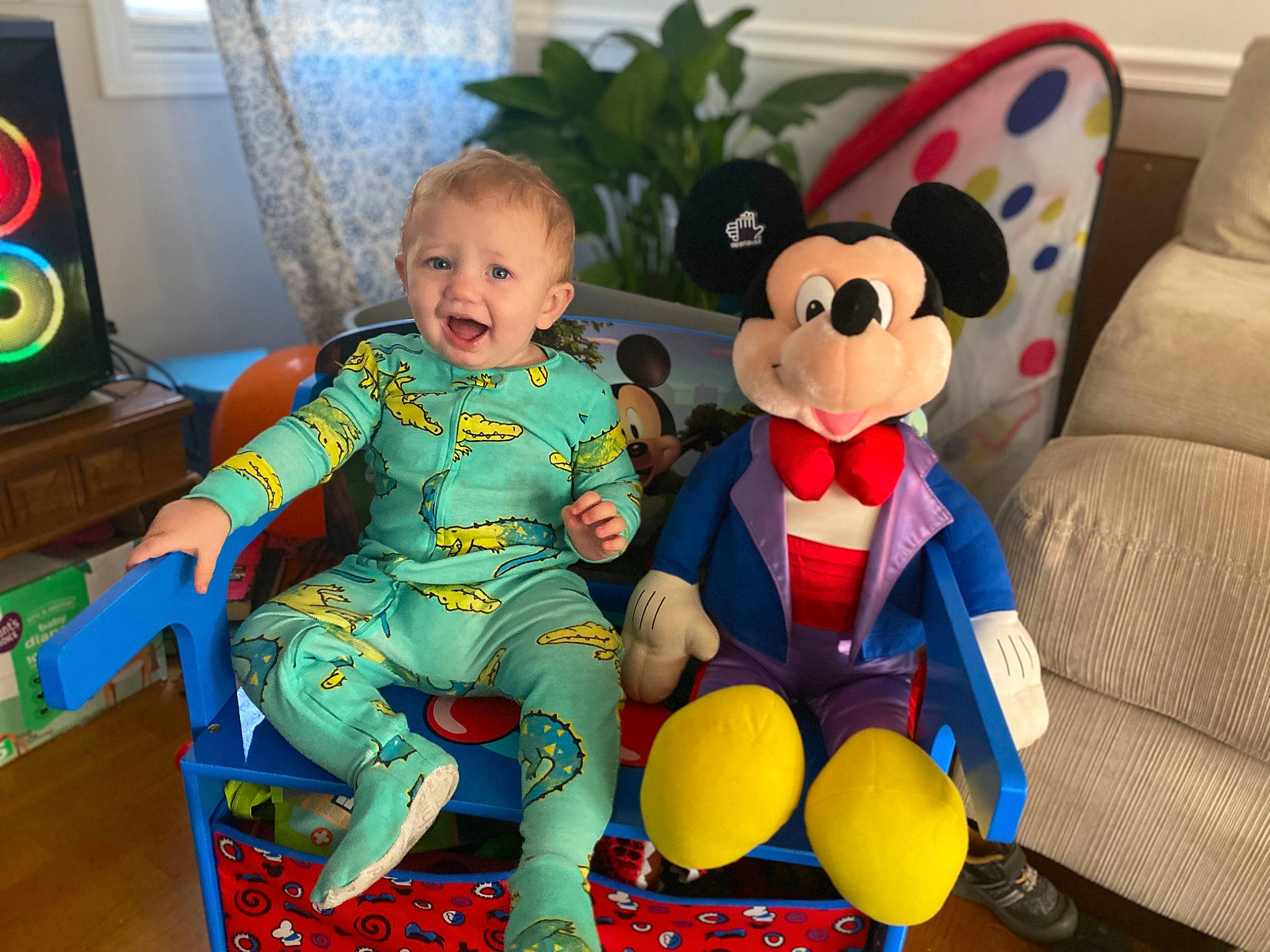 Rivers is registered to the contest to win money with this photo: baby, baby_toddler_clothing, baby_toys, child, couch, event, facial_expression, fun, happy, houseplant, leisure, person, plant, plush, recreation, room, sitting, smile, stuffed_toy, toddler
