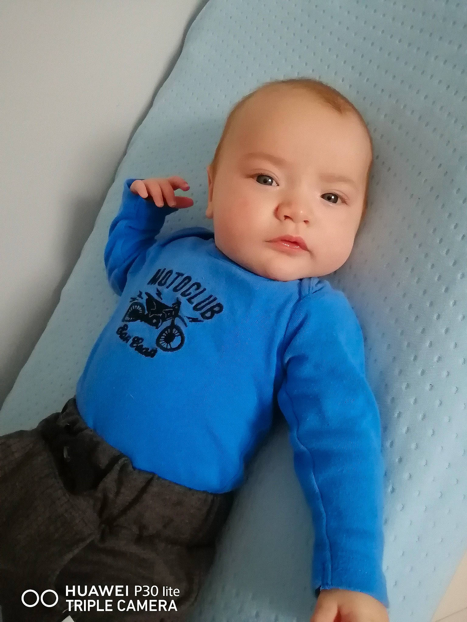 Mason participe au concours pour gagner de l'argent avec cette photo : azure, baby, baby_toddler_clothing, cheek, collar, comfort, electric_blue, eye, eyebrow, grey, human_body, iris, neck, nose, person, skin, sleeve, stomach, t_shirt, textile