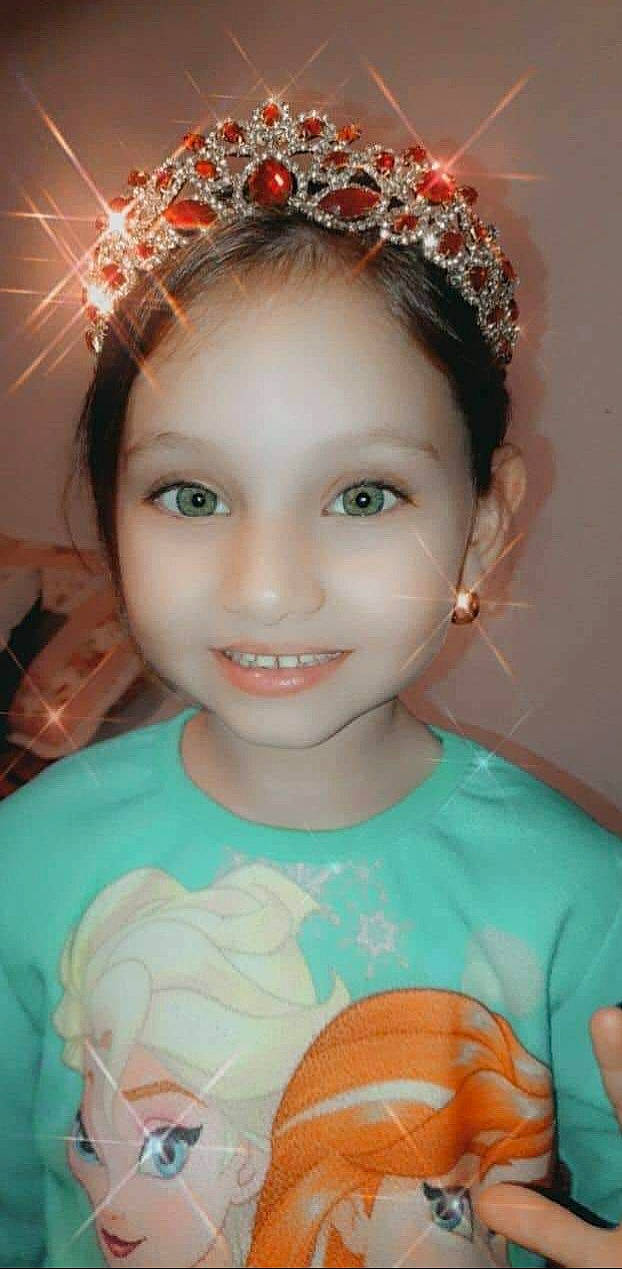 Flaviana participe au concours pour gagner de l'argent avec cette photo : beauty, black_hair, cheek, child, chin, ear, eyebrow, eyelash, flash_photography, forehead, happy, headband, headpiece, iris, joy, lip, neck, people, person, skin