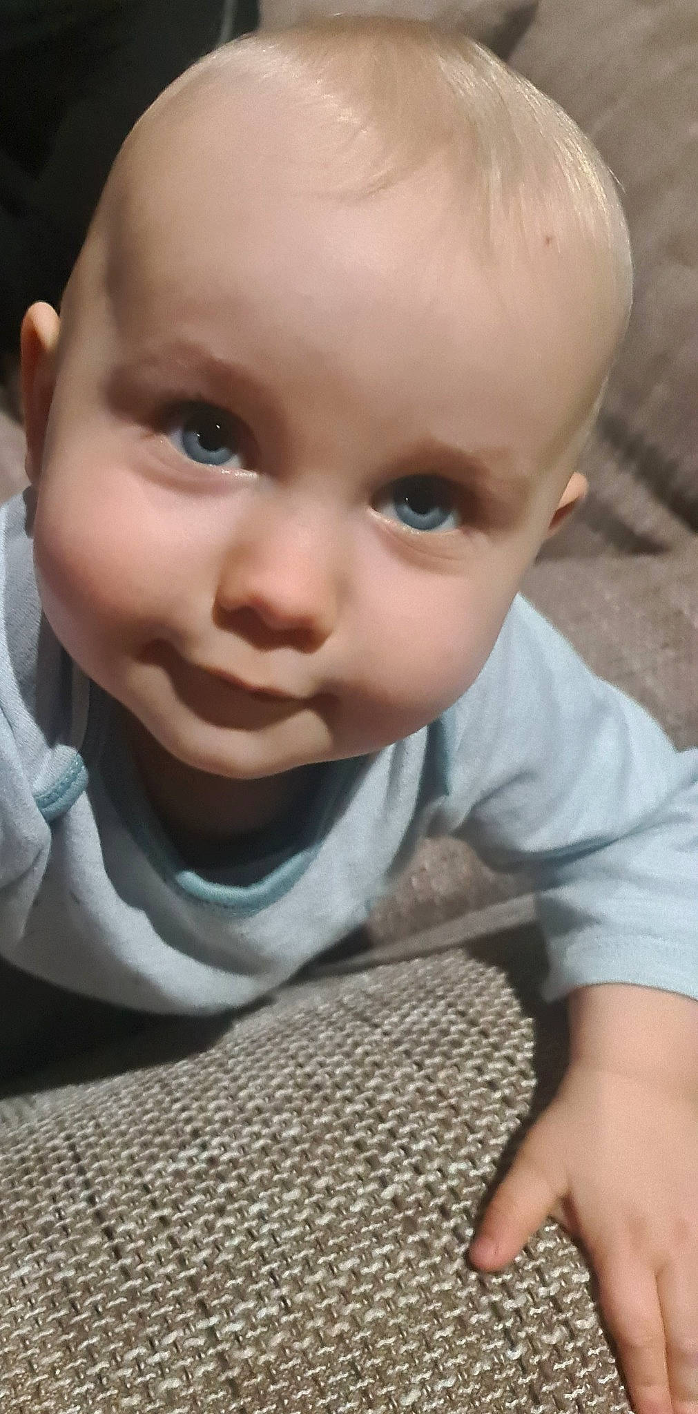 Enzo a rejoint le concours — aidez-le/la à gagner de superbes lots ! baby, baby_toddler_clothing, cheek, child, comfort, crawling, eyelash, finger, flooring, fun, grass, happy, iris, lip, mouth, nose, person, skin, sleeve, toddler