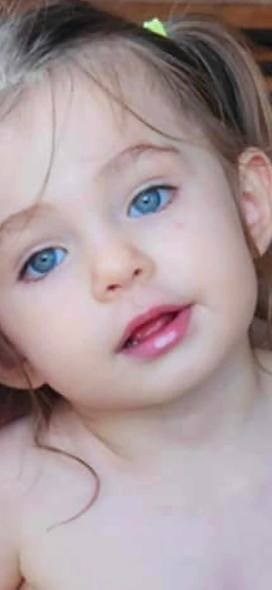Emy participe au concours pour gagner de l'argent avec cette photo : child, face, portrait, blue_eyes, young, cute, skin, hair, expression, close_up, person, innocent, childhood, natural_light, soft_focus, indoors, head, lips, eyelashes, eyebrows