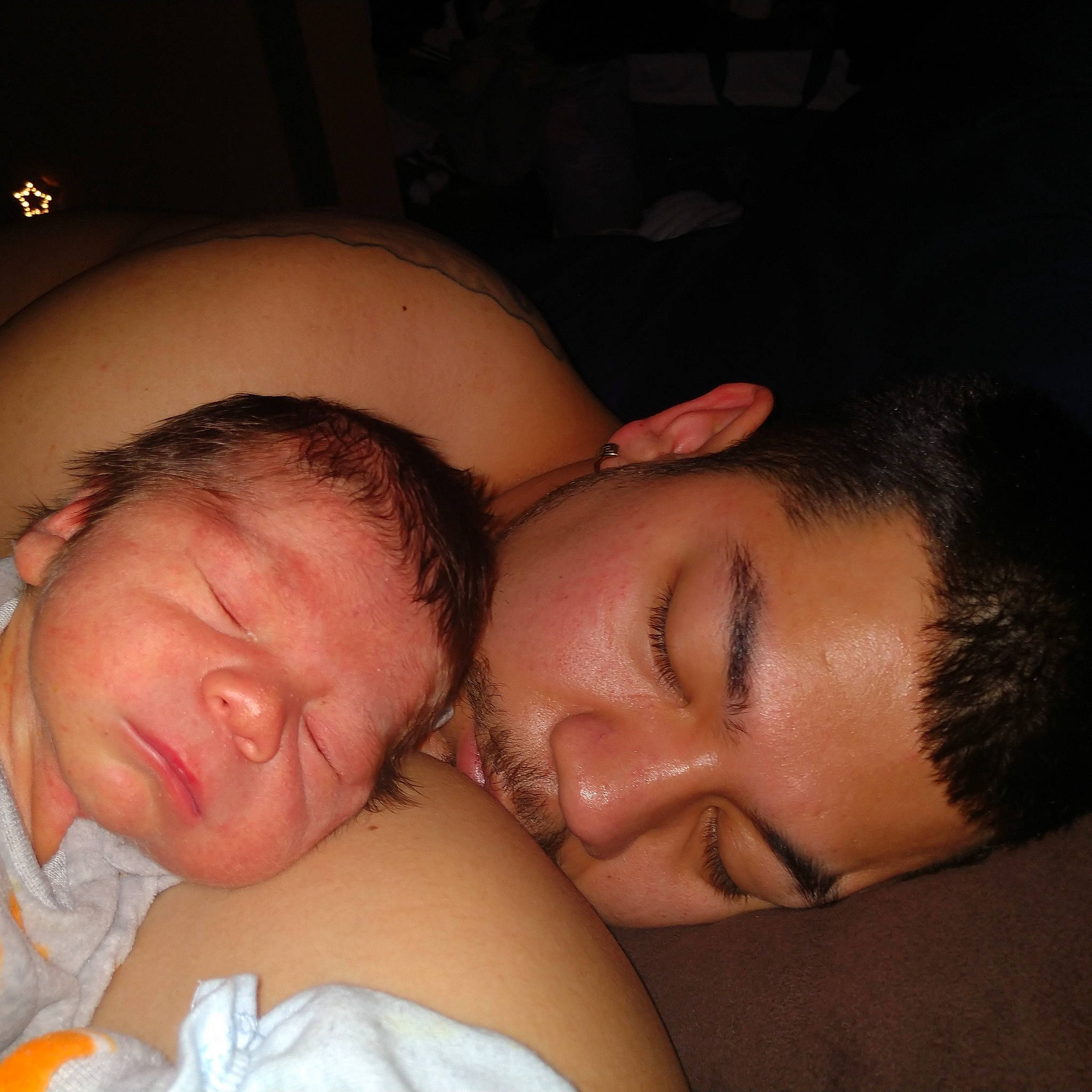 Darío is registered to the contest to win money with this photo: baby, bedtime, birth, cheek, child, ear, gesture, love, mouth, muscle, nap, neck, nose, person, sleep