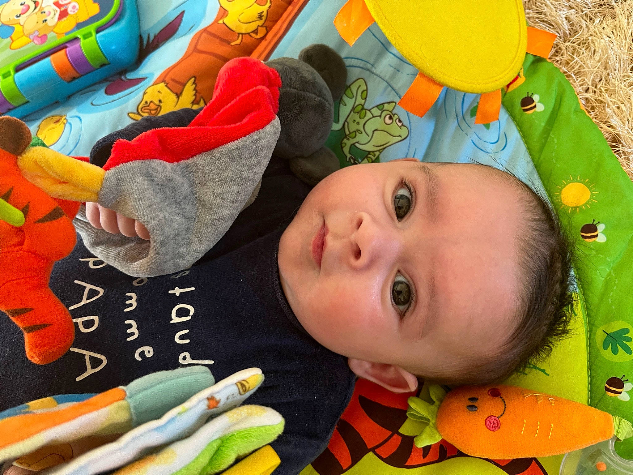 Aïzen a rejoint le concours — aidez-le/la à gagner de superbes lots ! baby, baby_products, baby_toddler_clothing, baby_toys, cheek, child, fun, happy, leisure, linens, orange, person, play, product, room, textile, toddler, toy, tree, wood