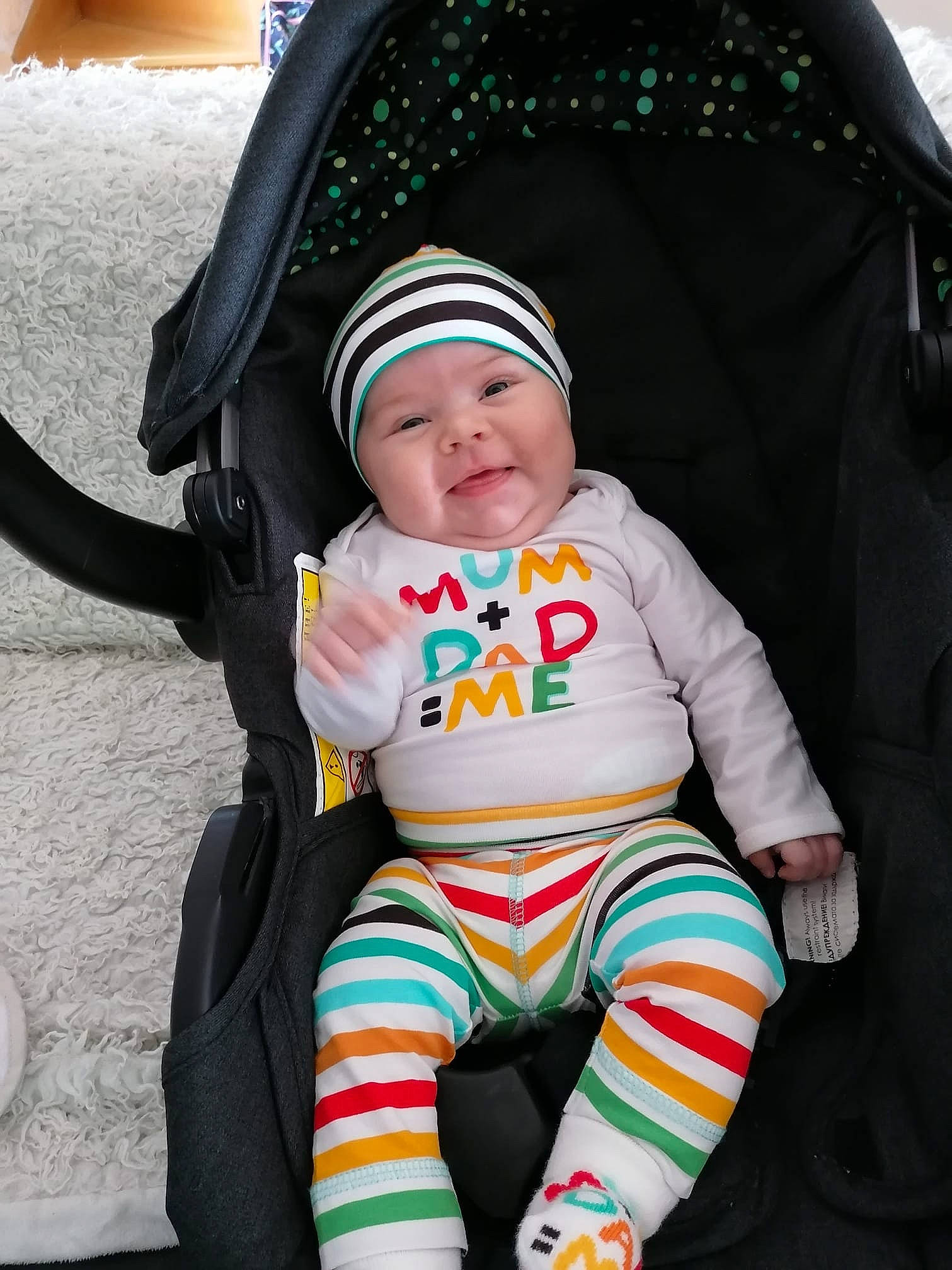 Lily Rose participe au concours pour gagner de l'argent avec cette photo : baby, baby_carriage, baby_products, baby_toddler_clothing, cap, cheek, child, comfort, fashion_accessory, fun, happy, headwear, human_body, lap, outerwear, person, sitting, sleeve, smile, t_shirt