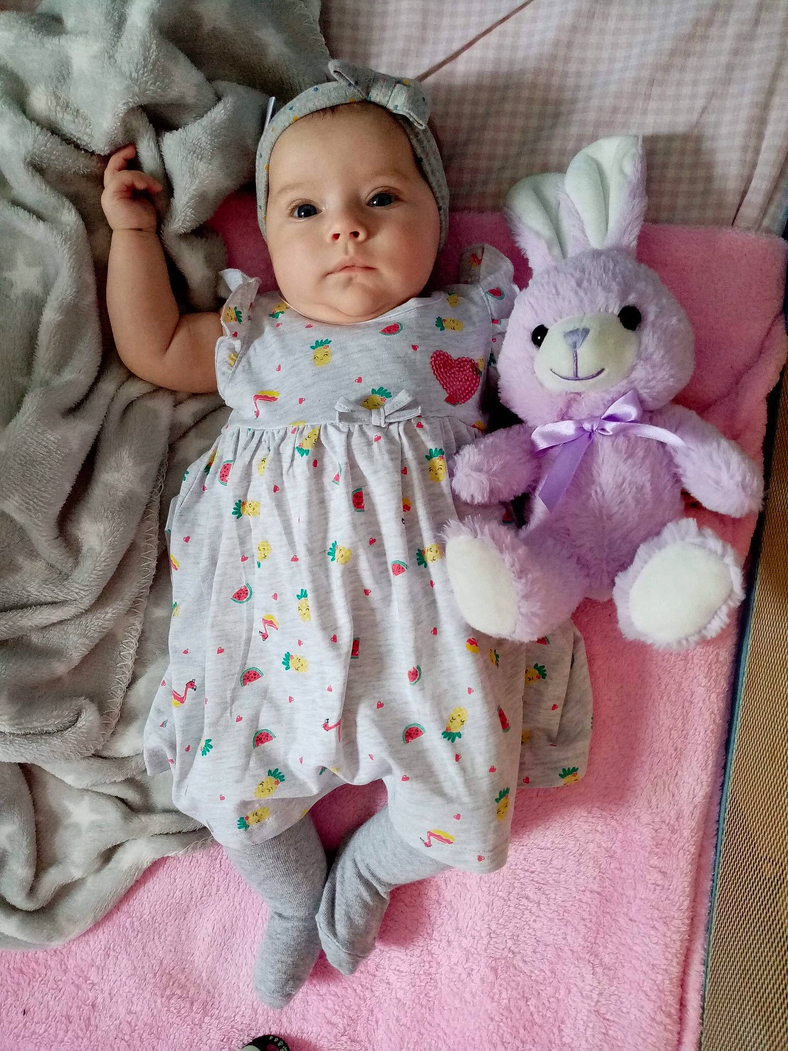 Julia participe au concours pour gagner de l'argent avec cette photo : baby, baby_toys, blanket, child, headwear, linens, pattern, person, pink, product, skin, stuffed_toy, textile, toddler, toy