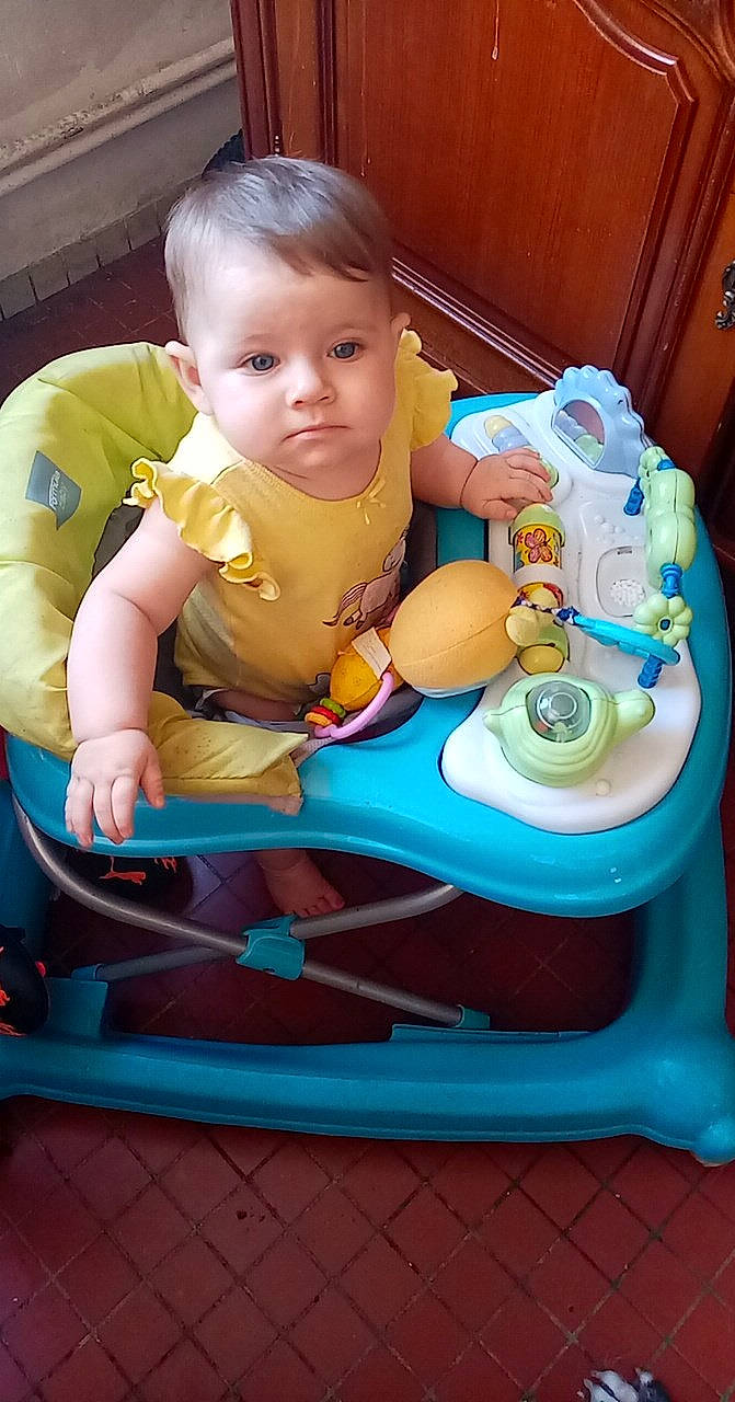 Julia participe au concours pour gagner de l'argent avec cette photo : baby, baby_products, child, person, play, product, toddler, toy