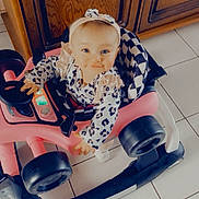 Lou participe au concours pour gagner de l'argent avec cette photo : baby, baby_toddler_clothing, carmine, child, comfort, electric_blue, flooring, fun, hat, human_leg, knee, lap, leisure, purple, sitting, sleeve, sneakers, sock, thigh, toddler