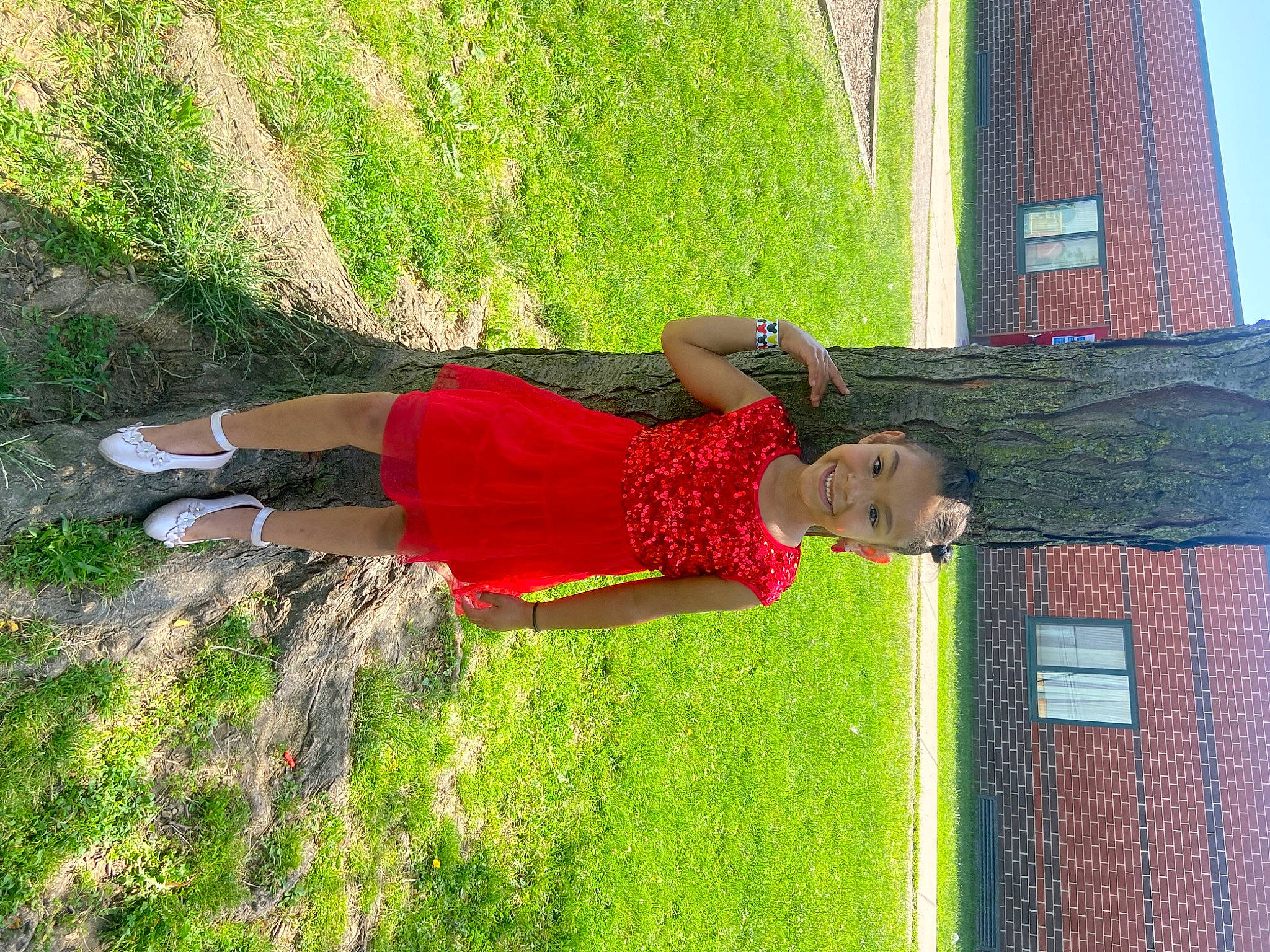 Araceli is registered to the contest to win money with this photo: elbow, fun, garden, grass, grass_family, grassland, green, happy, human_leg, joy, lawn, leisure, people_in_nature, person, plant, shadow, shrub, thigh, toddler, tree