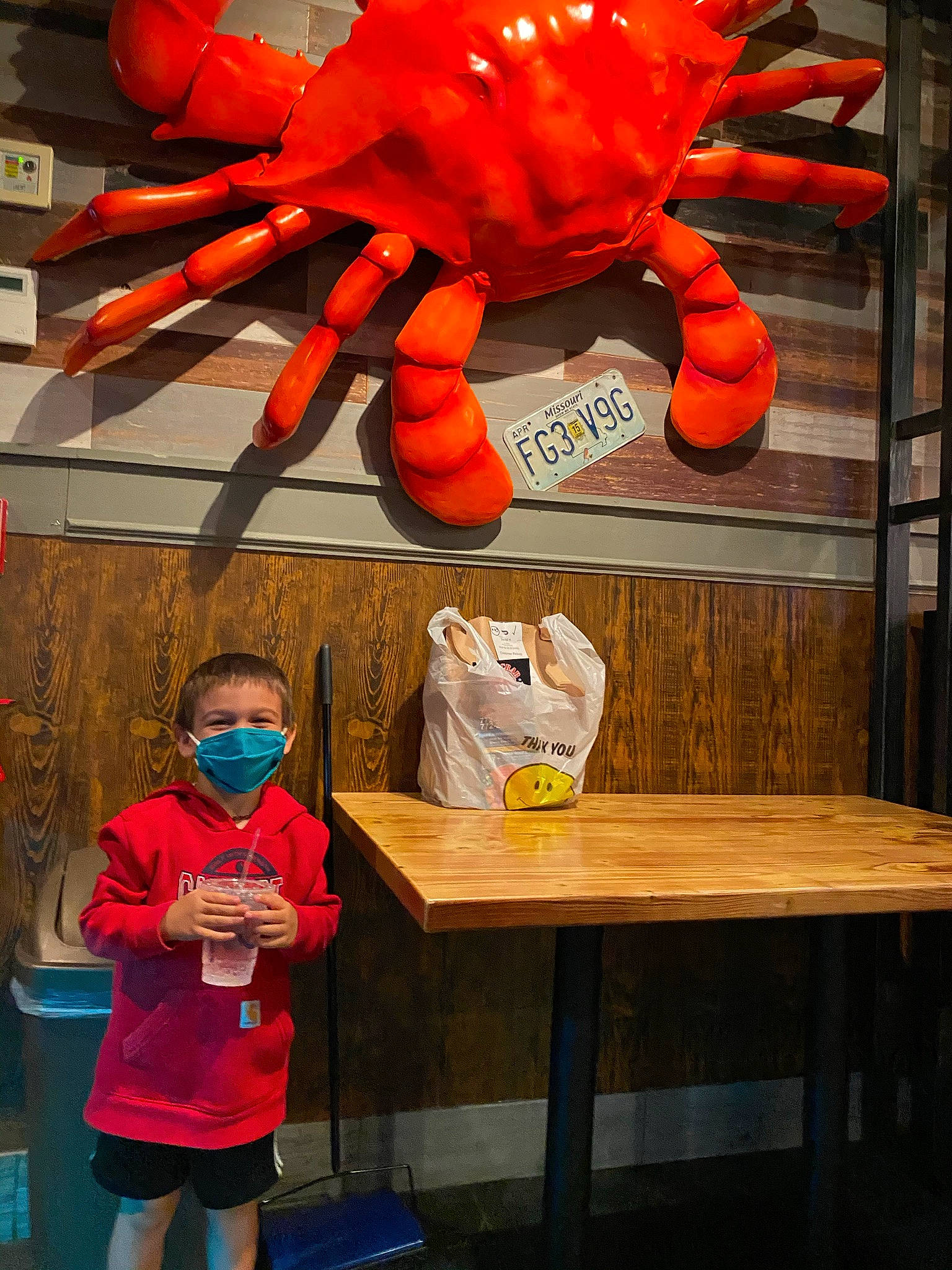 Justice is registered to the contest to win money with this photo: art, arthropod, crab, crustacean, decapoda, electric_blue, machine, orange, organ, organism, person, photograph, seafood, shellfish, shorts, snapshot, t_shirt, table, toy, wood