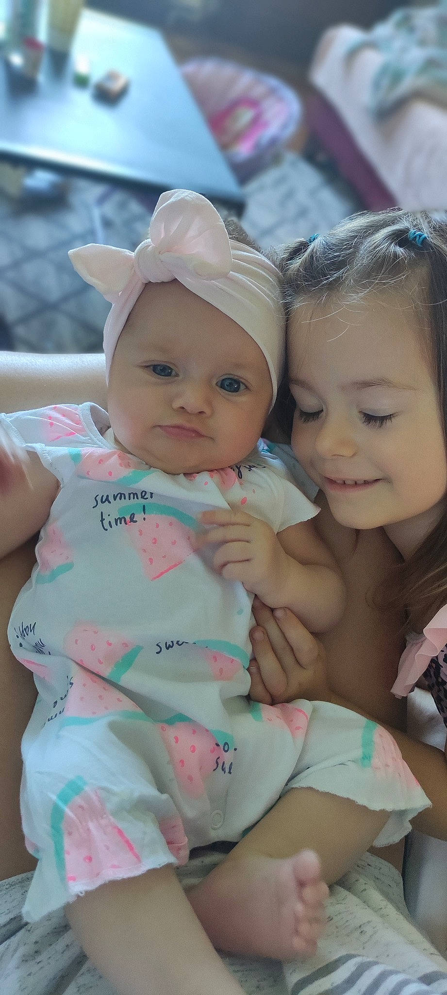 Elena participe au concours pour gagner de l'argent avec cette photo : baby_toddler_clothing, cheek, chin, eye, face, facial_expression, hairstyle, happy, hat, headwear, human, human_body, joy, lip, mammal, mouth, muscle, nose, person, product