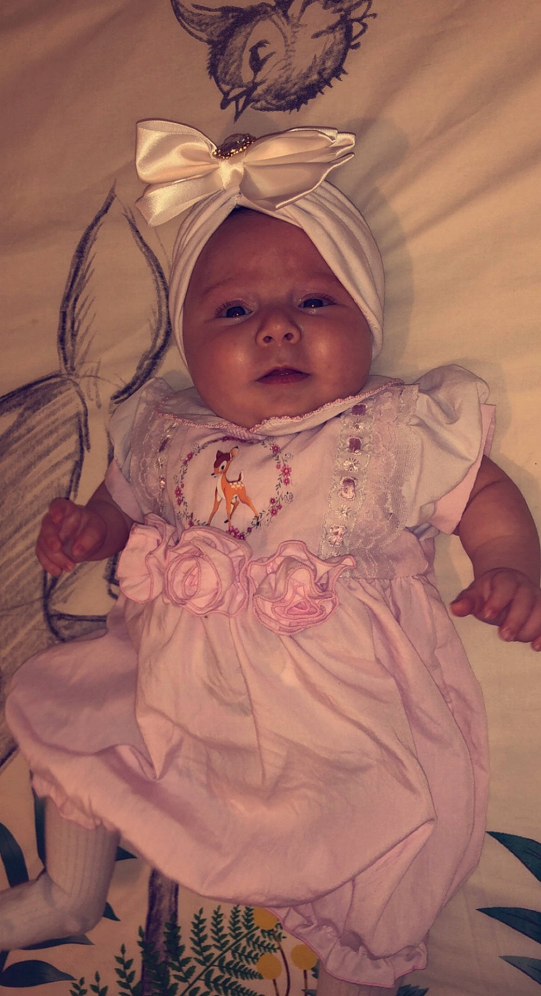 Maïvy a rejoint le concours — aidez-le/la à gagner de superbes lots ! baby, baby_products, baby_toddler_clothing, chair, cheek, child, comfort, dress, face, happy, headgear, headpiece, headwear, human_body, linens, lip, peach, person, pink, textile