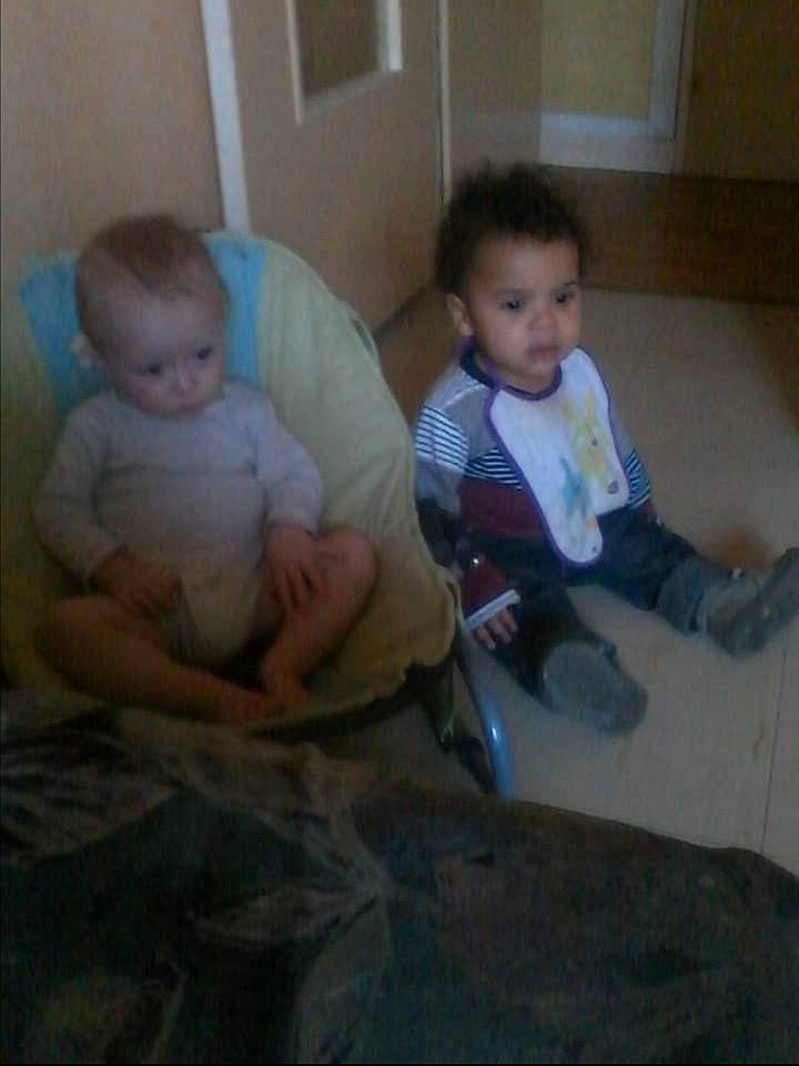 Jacky a rejoint le concours — aidez-le/la à gagner de superbes lots ! ankle, baby, baby_toddler_clothing, cheek, child, comfort, elbow, floor, flooring, foot, head, lap, person, product, sitting, skin, sock, toddler, toe