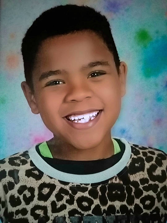 Wilfrid a rejoint le concours — aidez-le/la à gagner de superbes lots ! black_hair, cheek, child, chin, cool, ear, eyebrow, facial_expression, forehead, hairstyle, happy, head, iris, jaw, joy, lip, mouth, organ, person, style