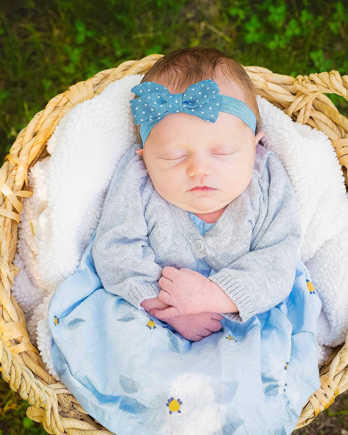 Davina is registered to the contest to win money with this photo: baby, baby_toddler_clothing, blue, child, clothing, eye, face, grass, happy, head, headgear, headwear, outerwear, pattern, people_in_nature, person, plant, skin, sleeve, textile