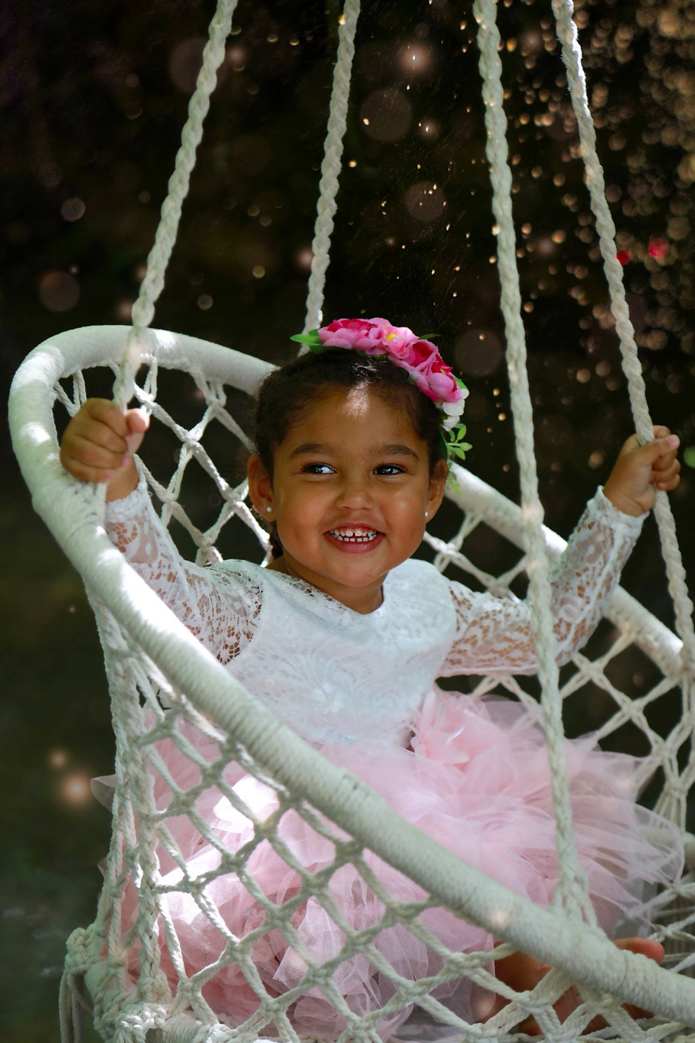 Liyah participe au concours pour gagner de l'argent avec cette photo : child, joy, leisure, person, pink, smile