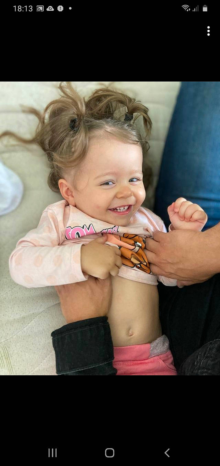 Madison a rejoint le concours — aidez-le/la à gagner de superbes lots ! arm, baby, cheek, chest, cool, dress, eye, face, gesture, hair, hand, happy, human_body, joy, neck, person, shoulder, skin, smile, thigh