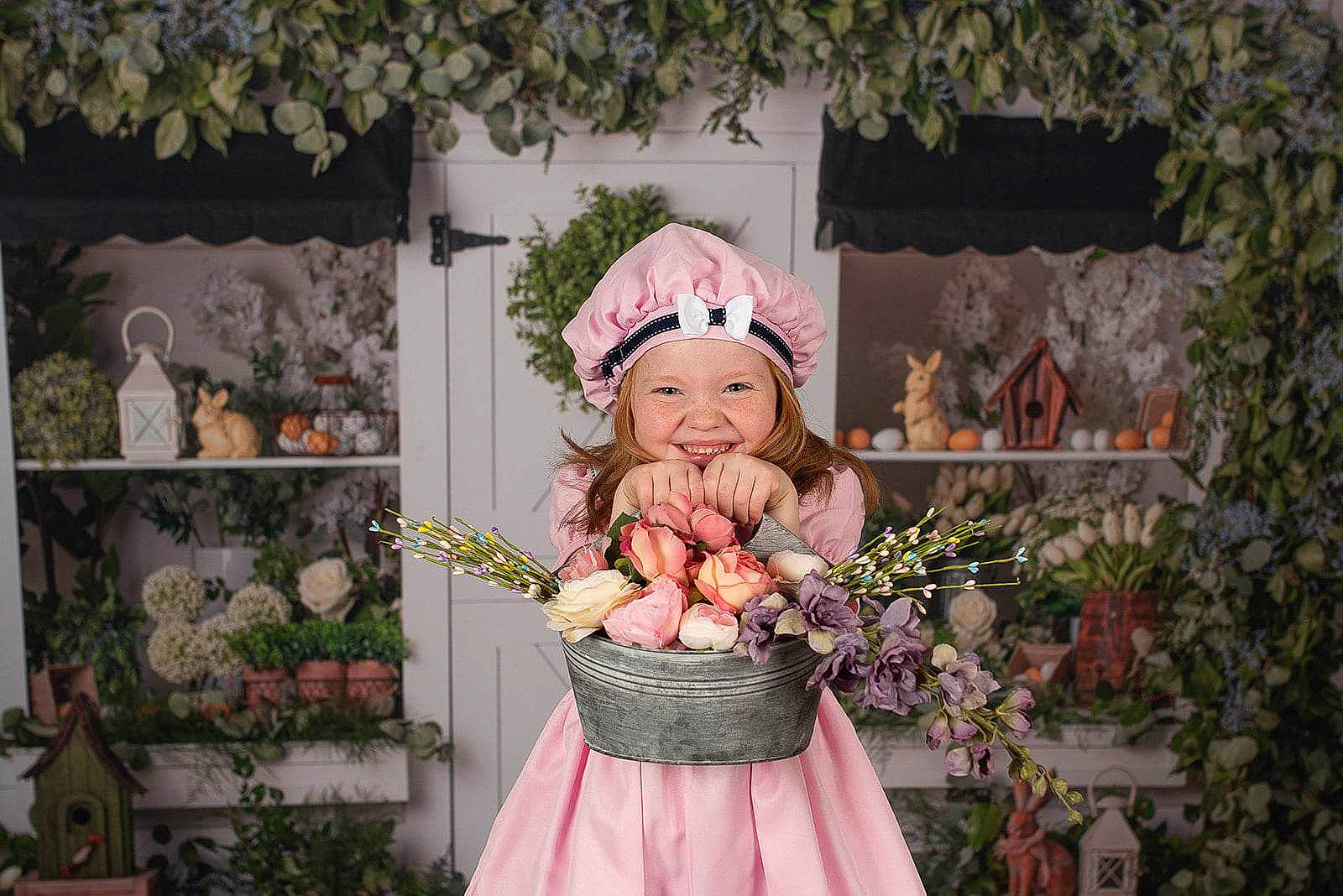 Camilla is registered to the contest to win money with this photo: bouquet, child, costume, cut_flowers, event, floral_design, floristry, flower, flower_arranging, flower_girl_basket, fun, happy, headwear, joy, peach, person, petal, pink, plant, smile