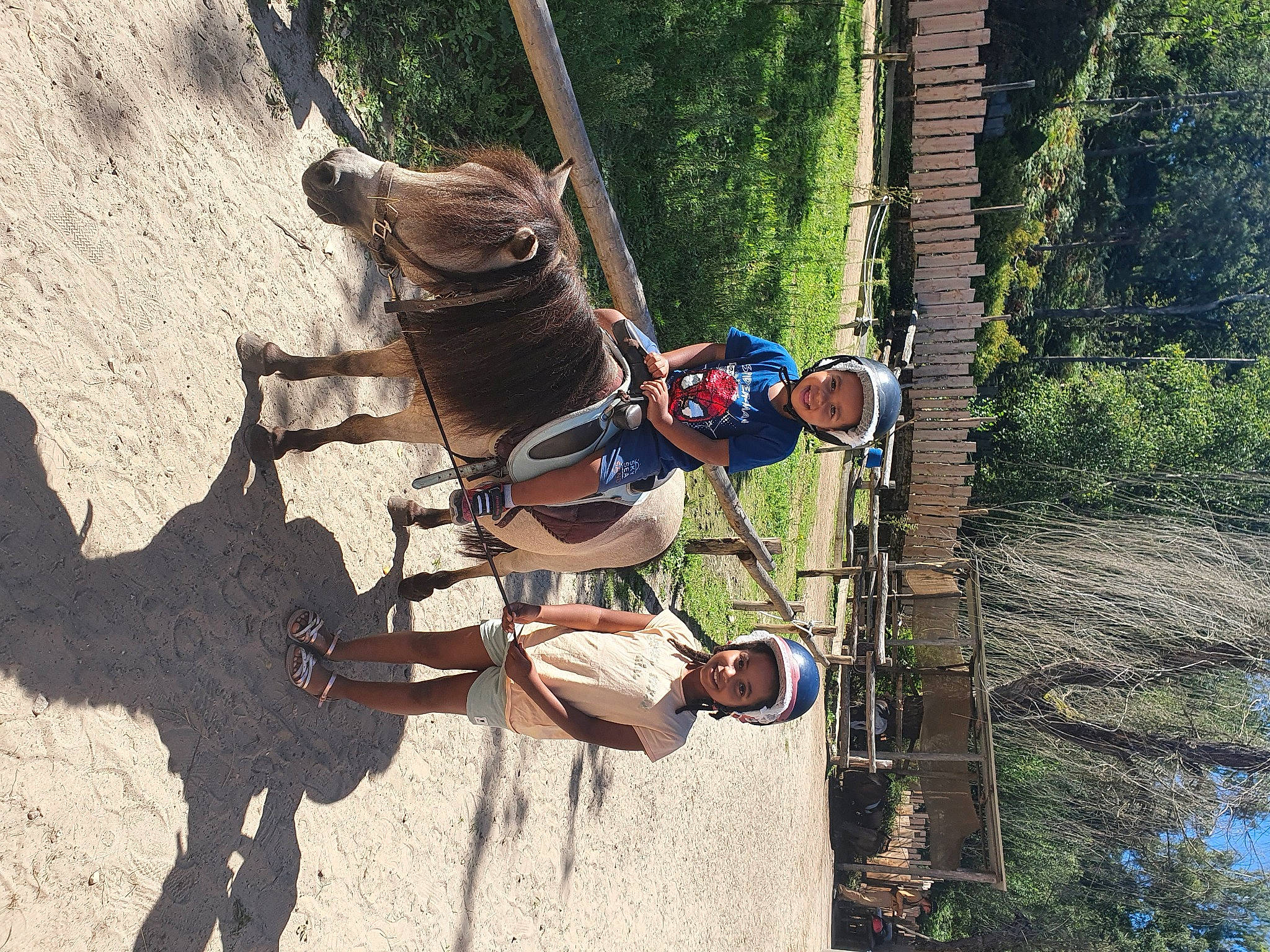 Aïssa participe au concours pour gagner de l'argent avec cette photo : adventure, climbing_harness, extreme_sport, fun, hat, headwear, helmet, joy, jungle, landscape, leisure, luggage_and_bags, outdoor_shoe, person, plant, recreation, rock_climbing_equipment, rope, soil, sport_climbing