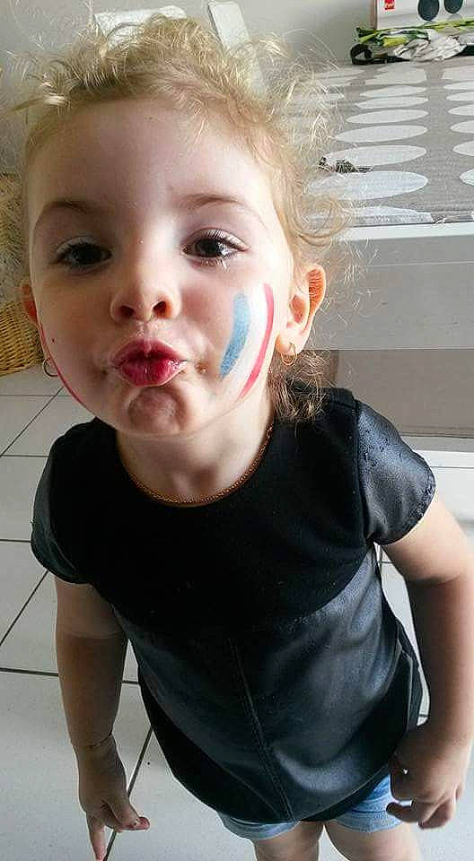 Malory a rejoint le concours — aidez-le/la à gagner de superbes lots ! cheek, child, chin, cool, ear, face, forehead, head, jaw, lip, mouth, neck, nose, person, smile, t_shirt, toddler