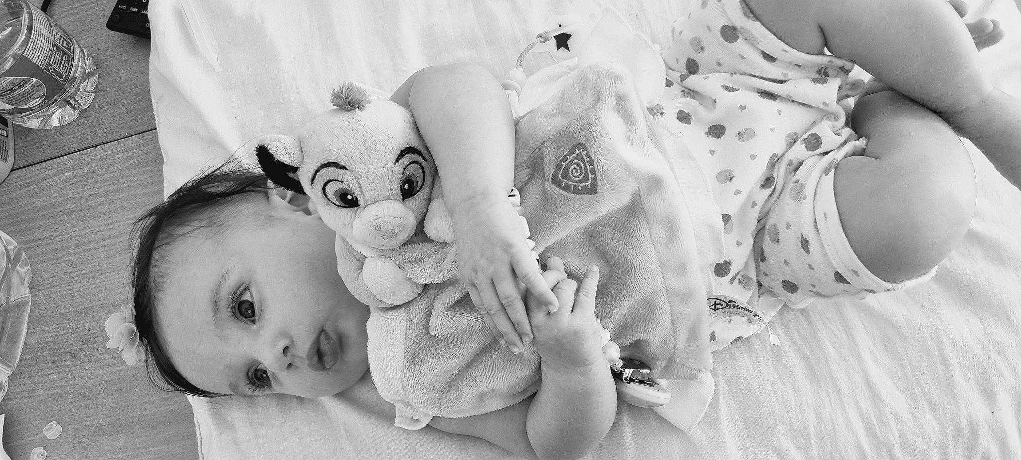 Hannah a rejoint le concours — aidez-le/la à gagner de superbes lots ! black, cheek, close_up, comfort, ear, eyelash, fur, gesture, happy, monochrome, monochrome_photography, nose, person, photograph, product, skin, style, textile, toddler, toy