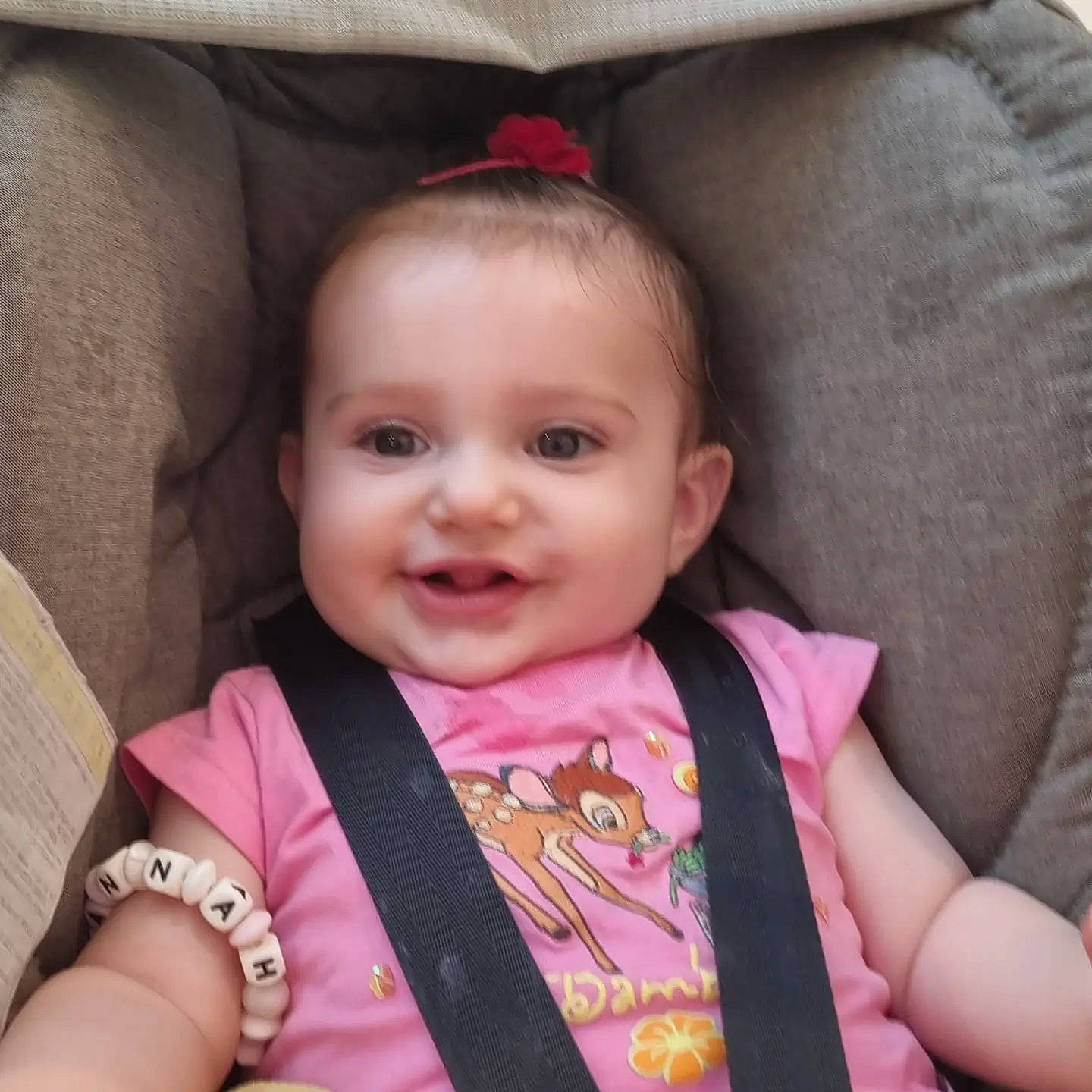 Hannah participe au concours pour gagner de l'argent avec cette photo : baby_toddler_clothing, cheek, chin, ear, eye, eyebrow, eyelash, facial_expression, hair, hand, head, joy, lip, mouth, neck, nose, outerwear, person, product, skin