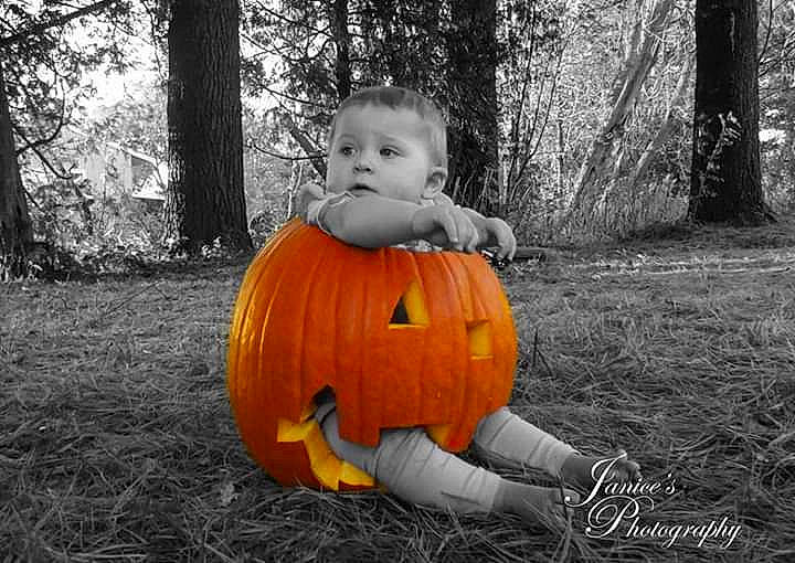 Cindy is registered to the contest to win money with this photo: _and_melon_family, _gourd, calabaza, child, costume, cucumber, cucurbita, fruit, gourd, jack_o_lantern, person, plant, pumpkin, smile, squash, toddler, tree, vegetable, winter_squash