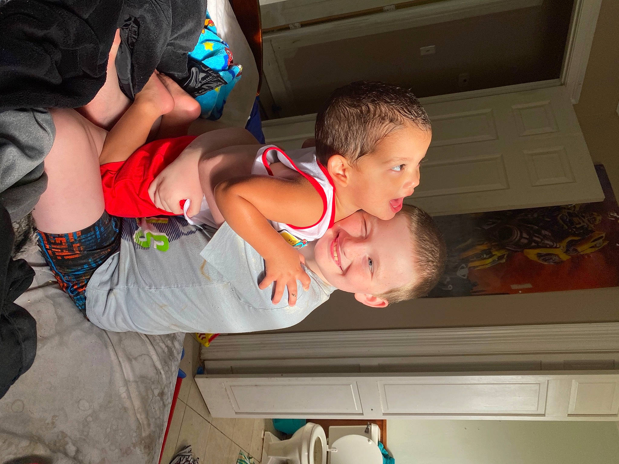 Romeo G. is registered to the contest to win money with this photo: ear, fun, glasses, joy, person