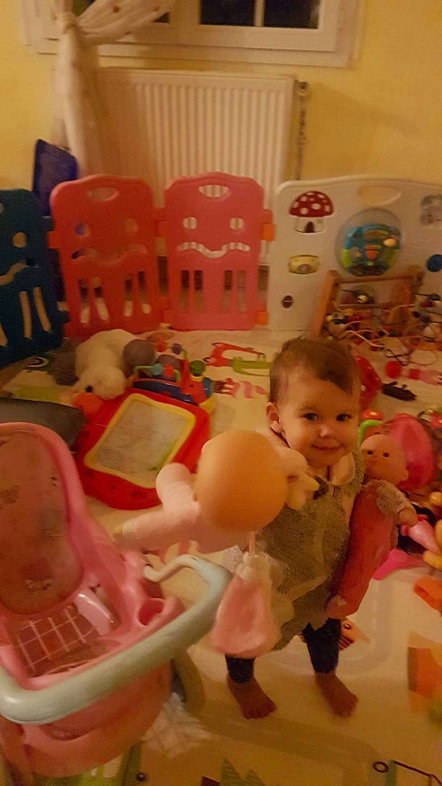 Sandy participe au concours pour gagner de l'argent avec cette photo : baby, baby_products, baby_toys, child, furniture, infant_bed, joy, nursery, person, pink, play, playset, product, room, toddler, toy