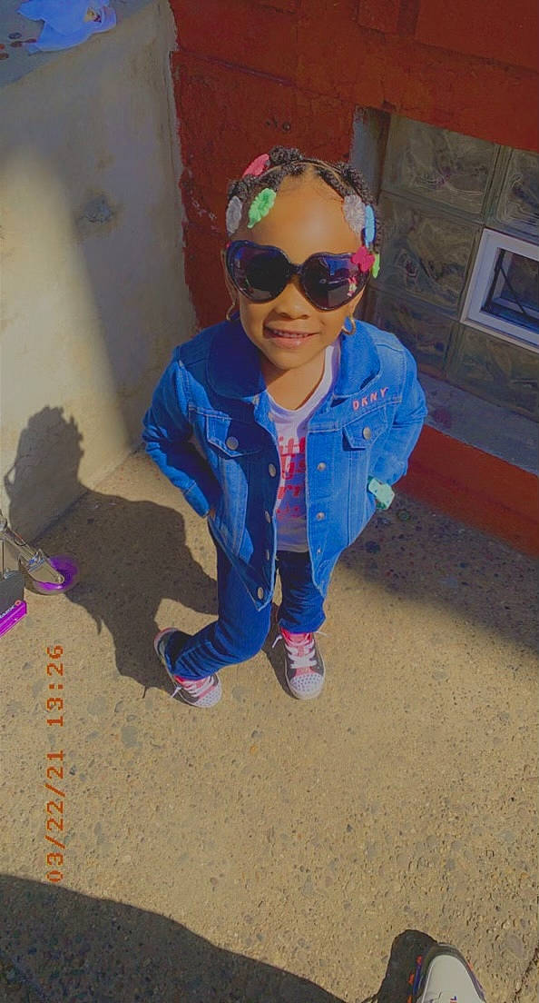 Ma-hogany is registered to the contest to win money with this photo: asphalt, baby_toddler_clothing, child, concrete, electric_blue, eyewear, flooring, fun, goggles, happy, joy, leisure, magenta, person, personal_protective_equipment, road_surface, smile, soil, sunglasses, t_shirt