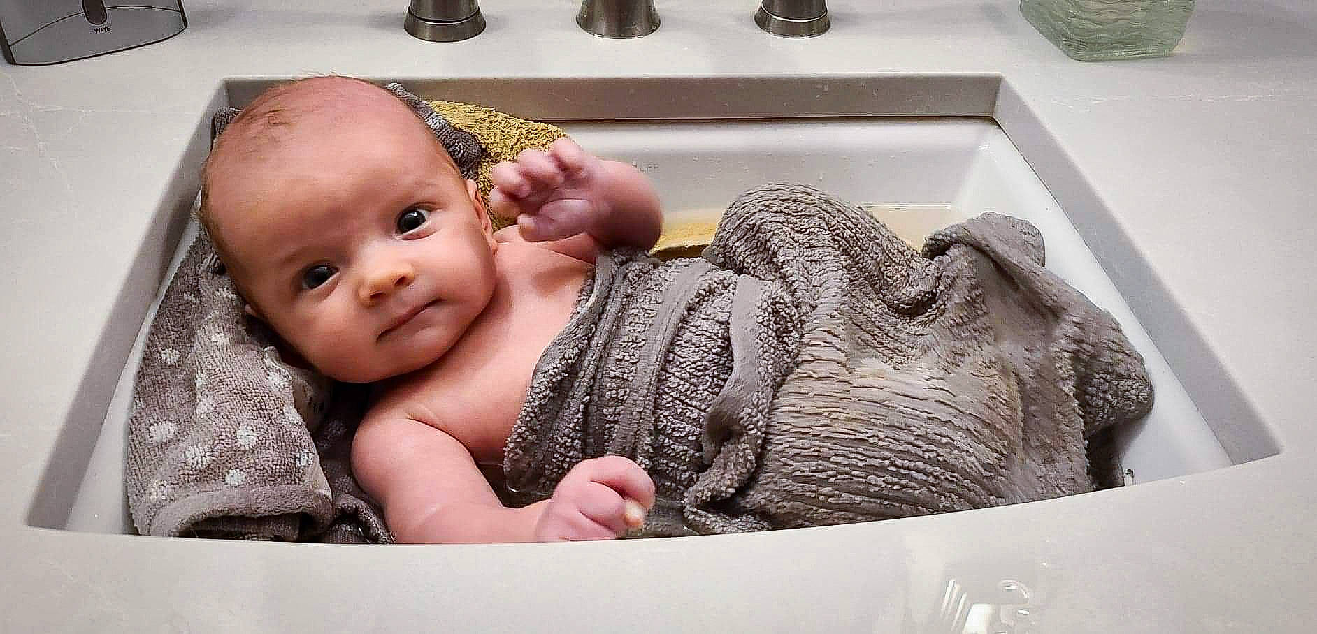 Britta is registered to the contest to win money with this photo: baby, baby_toddler_clothing, bathing, cheek, child, comfort, eyebrow, eyelash, finger, flesh, foot, gesture, hand, happy, nail, person, room, skin, thumb, toddler