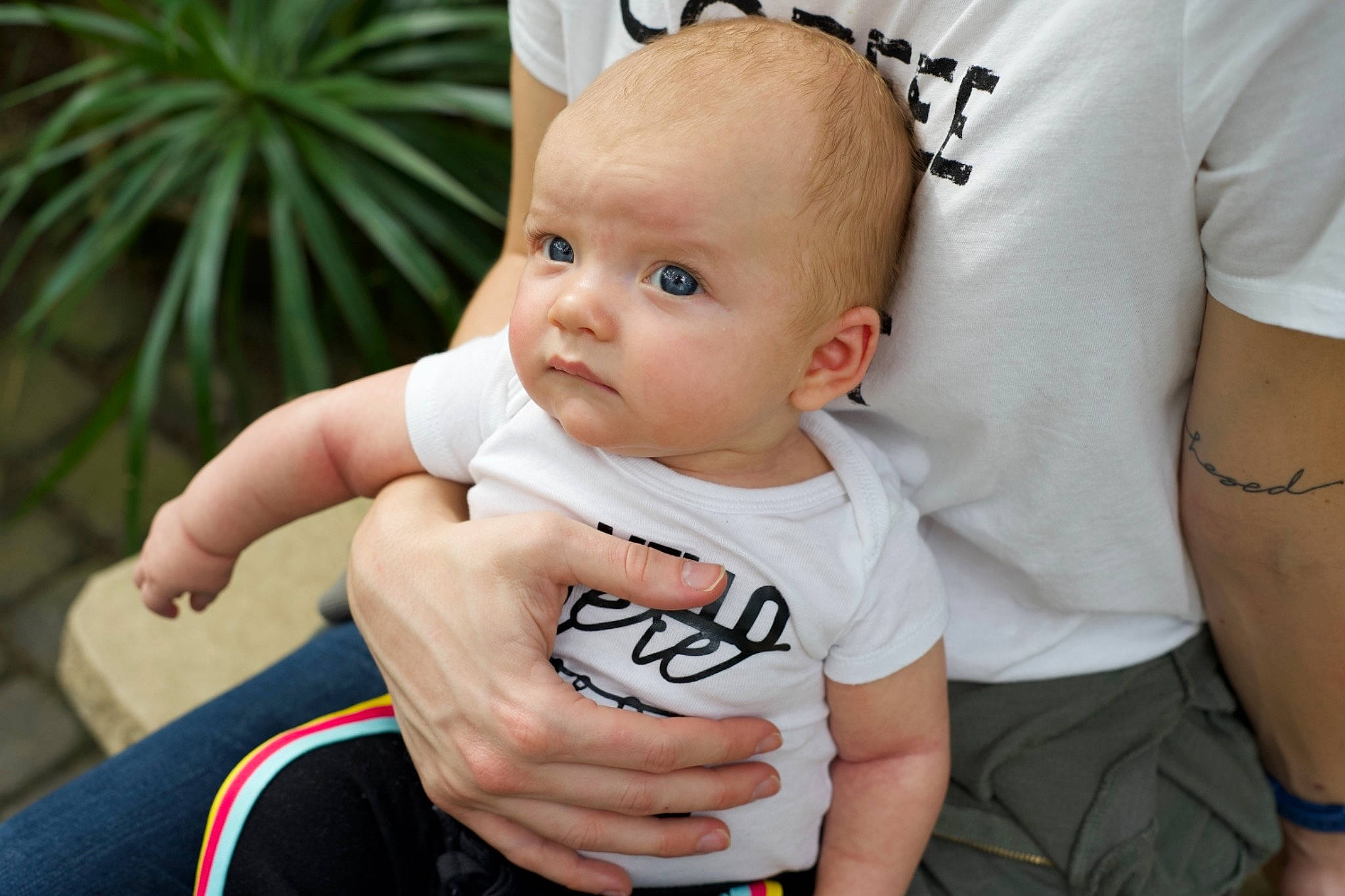 Britta is registered to the contest to win money with this photo: arm, baby, baby_toddler_clothing, cheek, child, eye, finger, gesture, grass, hand, happy, head, joint, people, person, plant, skin, sleeve, thumb, toddler