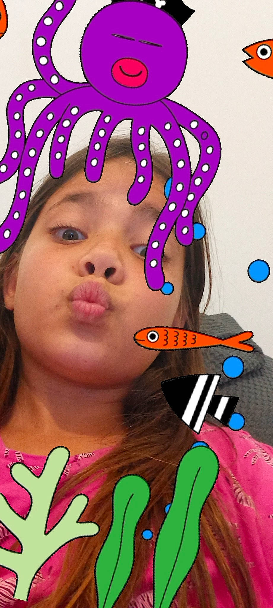 Eva participe au concours pour gagner de l'argent avec cette photo : cheek, chin, cool, event, eye, eyebrow, eyelash, face, facial_expression, font, fun, hairstyle, happy, human, magenta, organ, person, photograph, pink, toddler