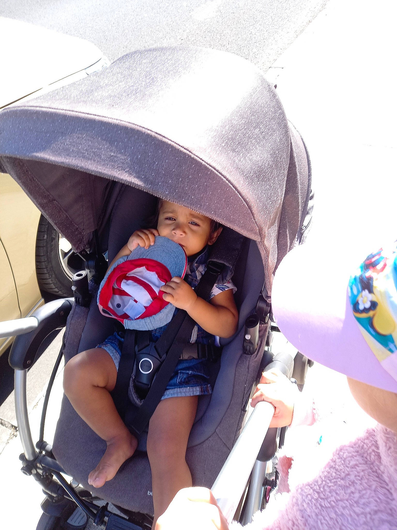 Milo a rejoint le concours — aidez-le/la à gagner de superbes lots ! baby, baby_carriage, baby_products, baby_toddler_clothing, cap, child, comfort, fashion_accessory, fun, happy, hat, headwear, leisure, person, personal_protective_equipment, product, recreation, shorts, sun_hat, toddler