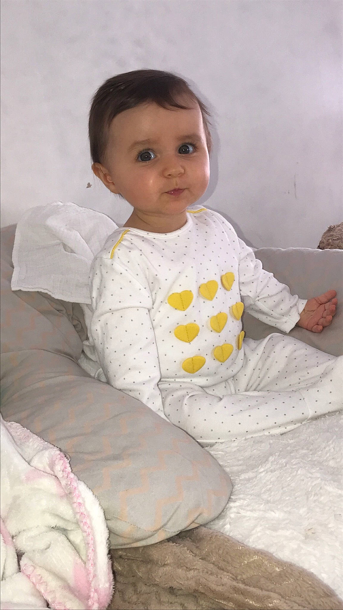 Camélia a rejoint le concours — aidez-le/la à gagner de superbes lots ! baby, baby_toddler_clothing, cheek, child, person, sitting, skin, toddler