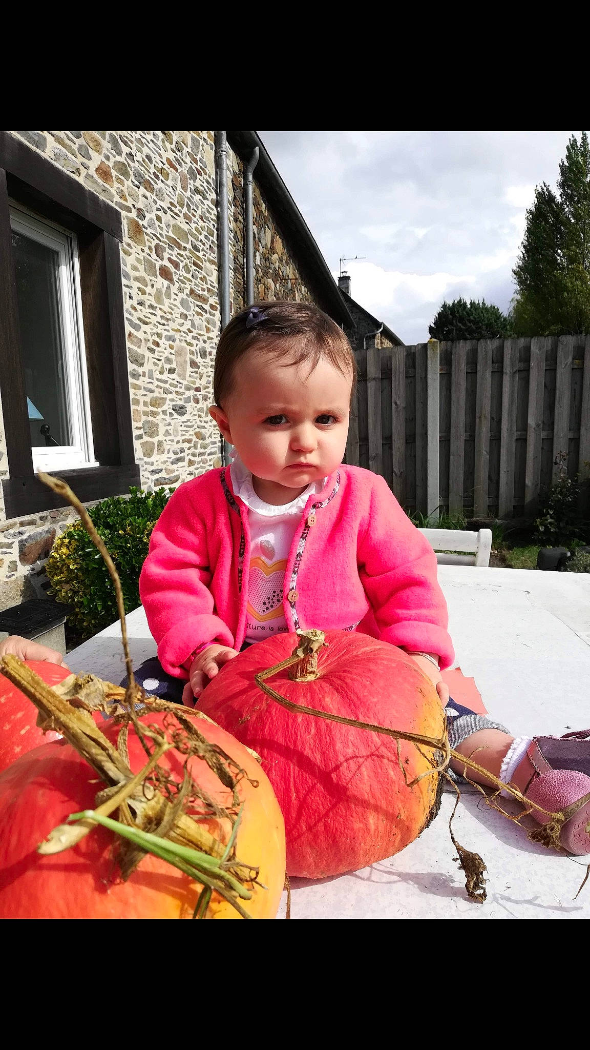 Camélia a rejoint le concours — aidez-le/la à gagner de superbes lots ! child, person