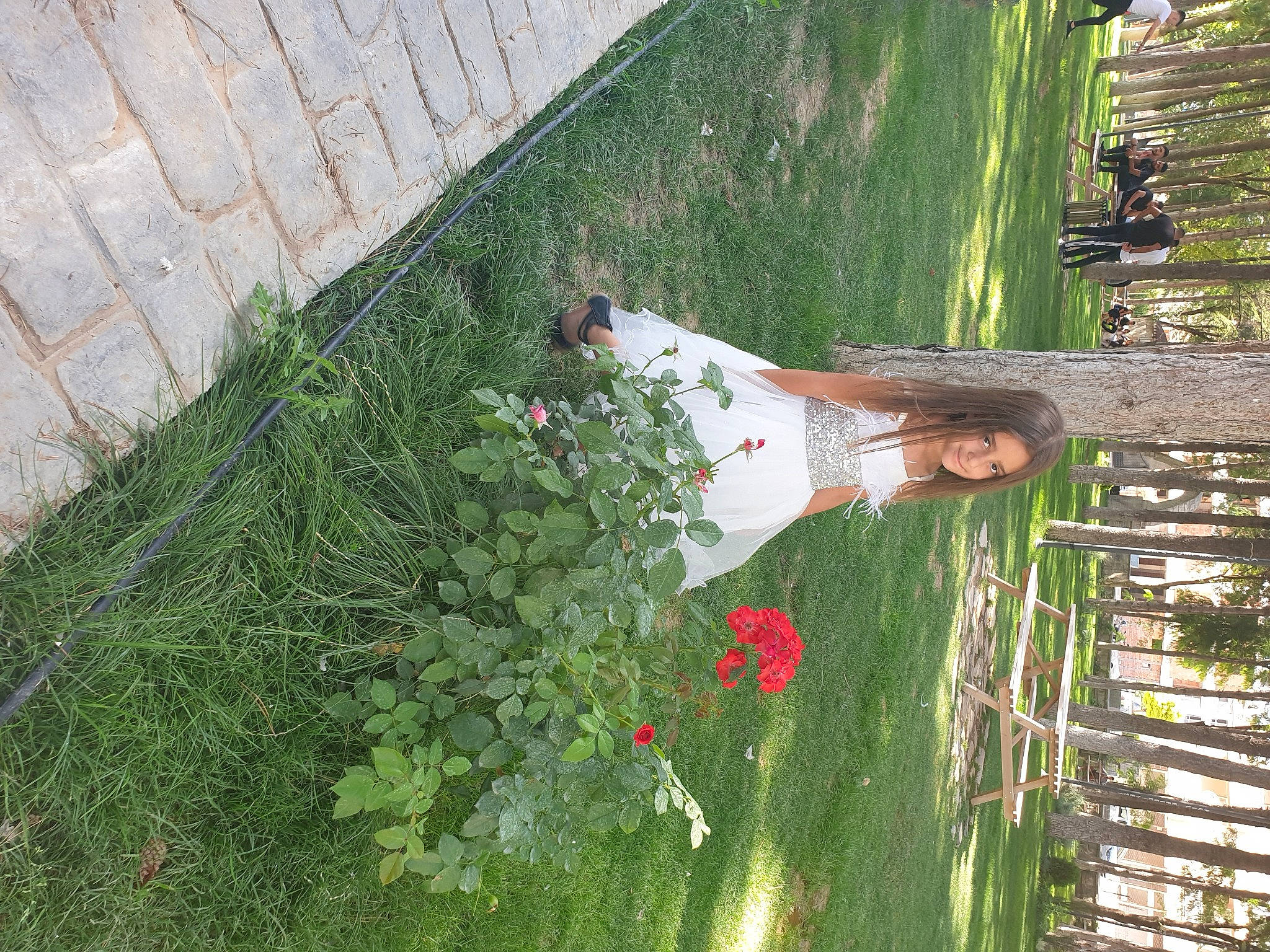 Melina a rejoint le concours — aidez-le/la à gagner de superbes lots ! botany, bride, flower, garden, grass, grass_family, groundcover, joy, landscape, lawn, leaf, leisure, people_in_nature, person, petal, plant, plantation, shrub, spring, tree