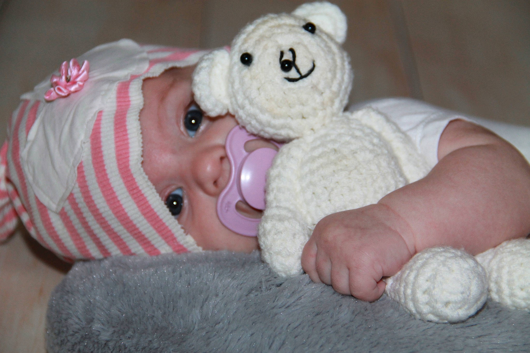 Lyanna participe au concours pour gagner de l'argent avec cette photo : baby, baby_sleeping, baby_toddler_clothing, cheek, child, comfort, finger, happy, headgear, headwear, mammal, nose, person, pink, product, skin, smile, stuffed_toy, toddler, vertebrate