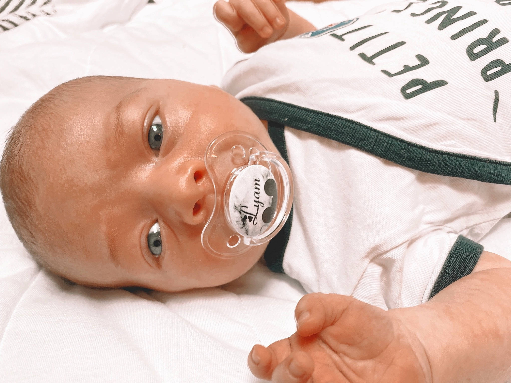 Lyam participe au concours pour gagner de l'argent avec cette photo : baby, baby_toddler_clothing, cheek, child, chin, ear, eyelash, finger, gesture, hand, happy, lip, mouth, nail, nose, person, skin, sleeve, smile, thumb