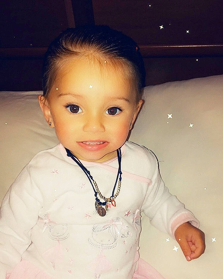 Summer a rejoint le concours — aidez-le/la à gagner de superbes lots ! arm, baby, baby_toddler_clothing, cheek, chest, cloud, elbow, eyelash, flash_photography, fun, gesture, happy, human_body, iris, jaw, nose, person, skin, sleeve, smile