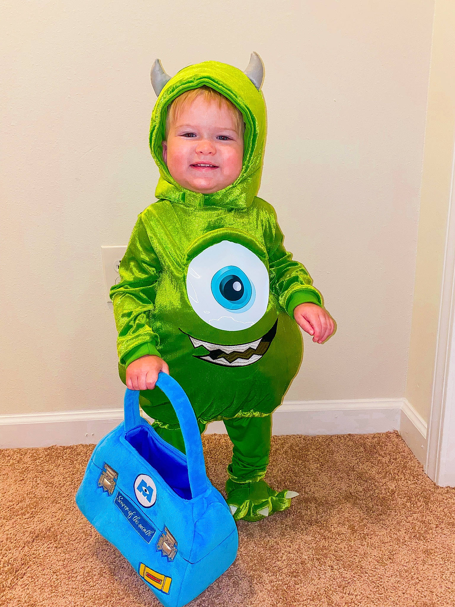 Aksel is registered to the contest to win money with this photo: arm, baby, baby_playing_with_toys, baby_toddler_clothing, baby_toys, child, electric_blue, fictional_character, fun, happy, headwear, hoodie, joy, logo, machine, person, plastic, play, sitting, sleeve