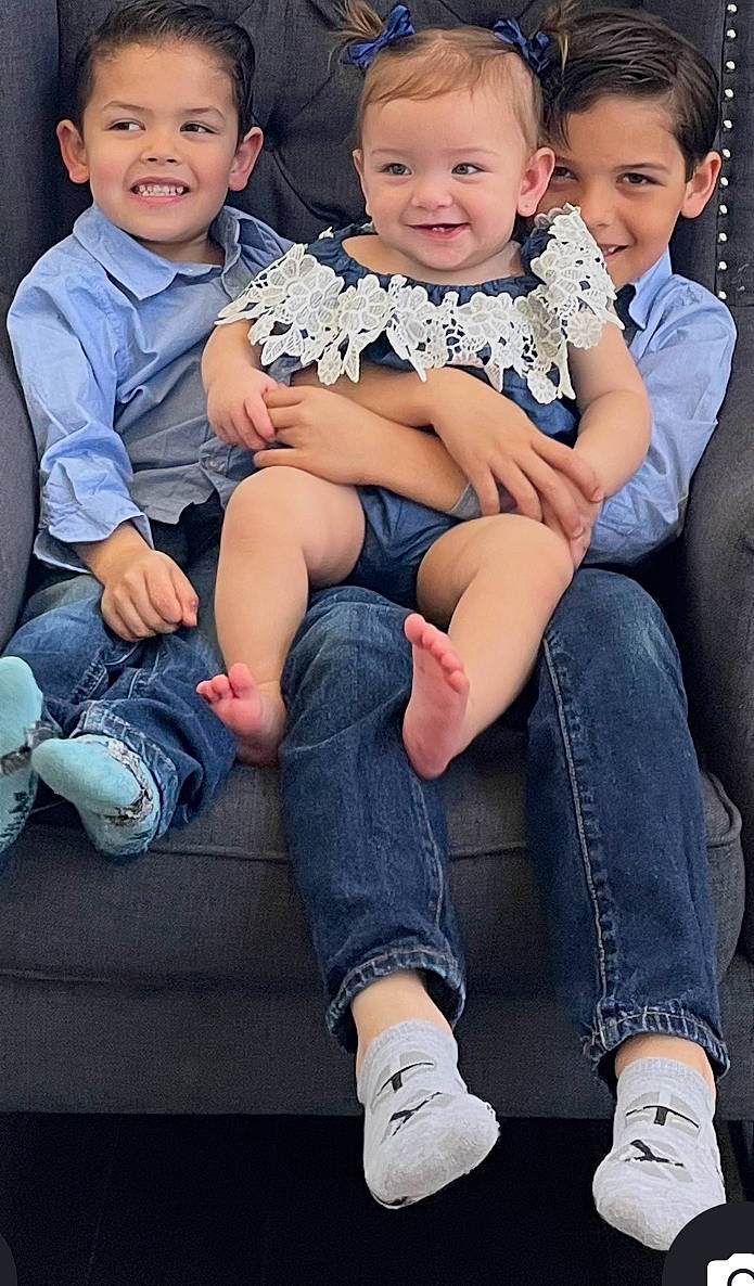 Laina joined the competition — help win amazing prizes! black, blue, clothing, face, facial_expression, flash_photography, gesture, hairstyle, happy, head, human, jeans, joy, leg, person, photograph, shoe, skin, sleeve, smile